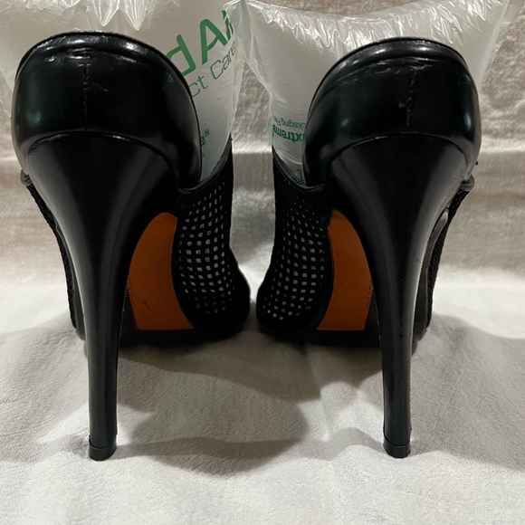Manolo  Blahnik 4.5” Black Netting Shoe Sz 6 - Picture 5 of 9